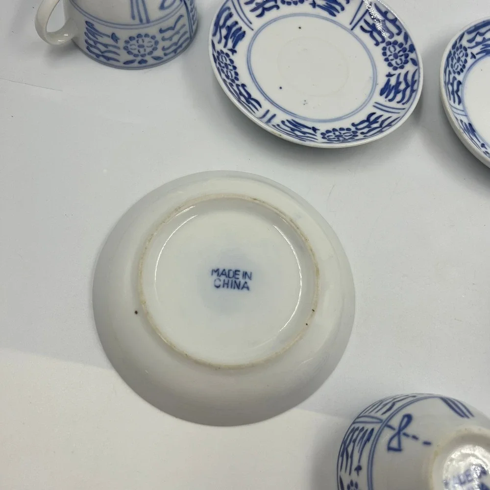 Vtg Blue and White Chinese Porcelain Teacups and Saucers Set of 4 Made in China